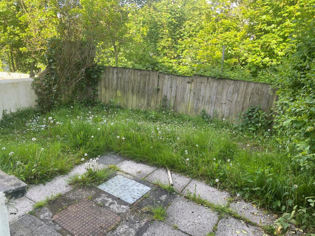 Lot: 150 - TERRACE PROPERTY FOR IMPROVEMENT - Rear garden with patio area and area of grassland